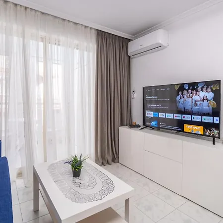 Apartment Calle Pedro Lorca Spacious Near Del Cura , Seafront With Many Reastoraunts, Supermarket Masymas And Pharmacy 24h