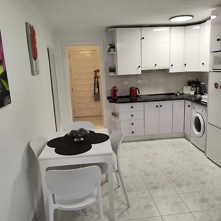 Apartment Calle Pedro Lorca Spacious Near Del Cura , Seafront With Many Reastoraunts, Supermarket Masymas And Pharmacy 24h